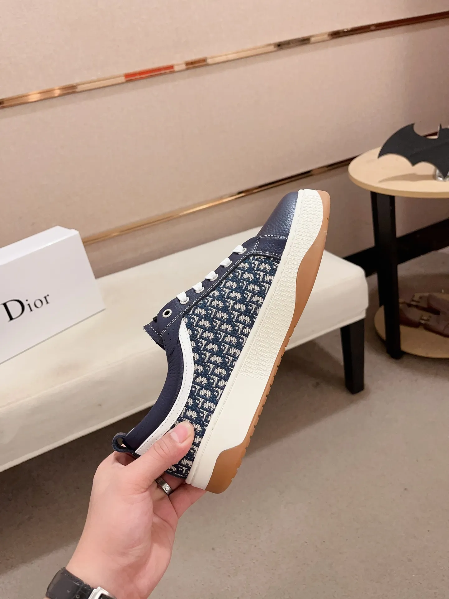 Factory price: 420💰[Dior·Dior] New casual sports style men's shoes, new spring and summer design, perfect workmanship, lace-up lazy style to create wardrobe quality, upper: imported first-layer cowhide, sheepskin lining is soft and comfortable, ultra-light TPU wear-resistant outsole, simple, versatile fashion men's shoes, excellent color code number 38--44. (Can be customized for 45 non-refundable)